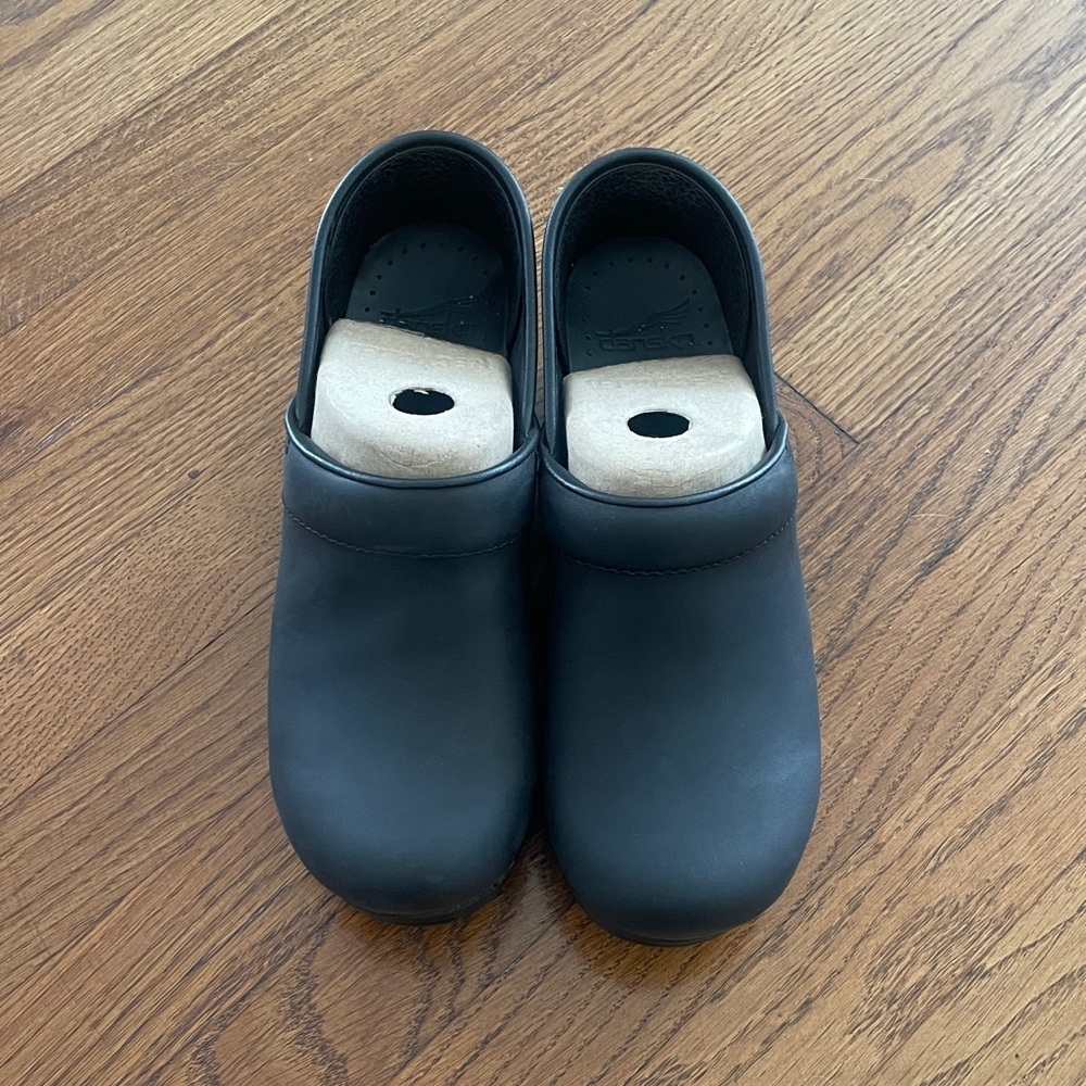 NEW Dansko Professional Black Oiled EU 37 Narrow